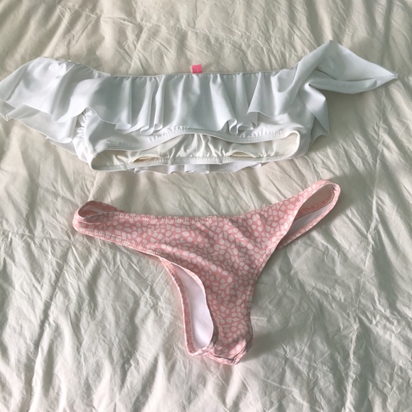 Bikini - Picture 2 of 3